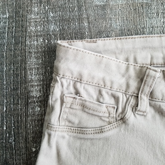 Charlotte Russe | Mid-Rise Stretch Khaki Jegging - Picture 4 of 7